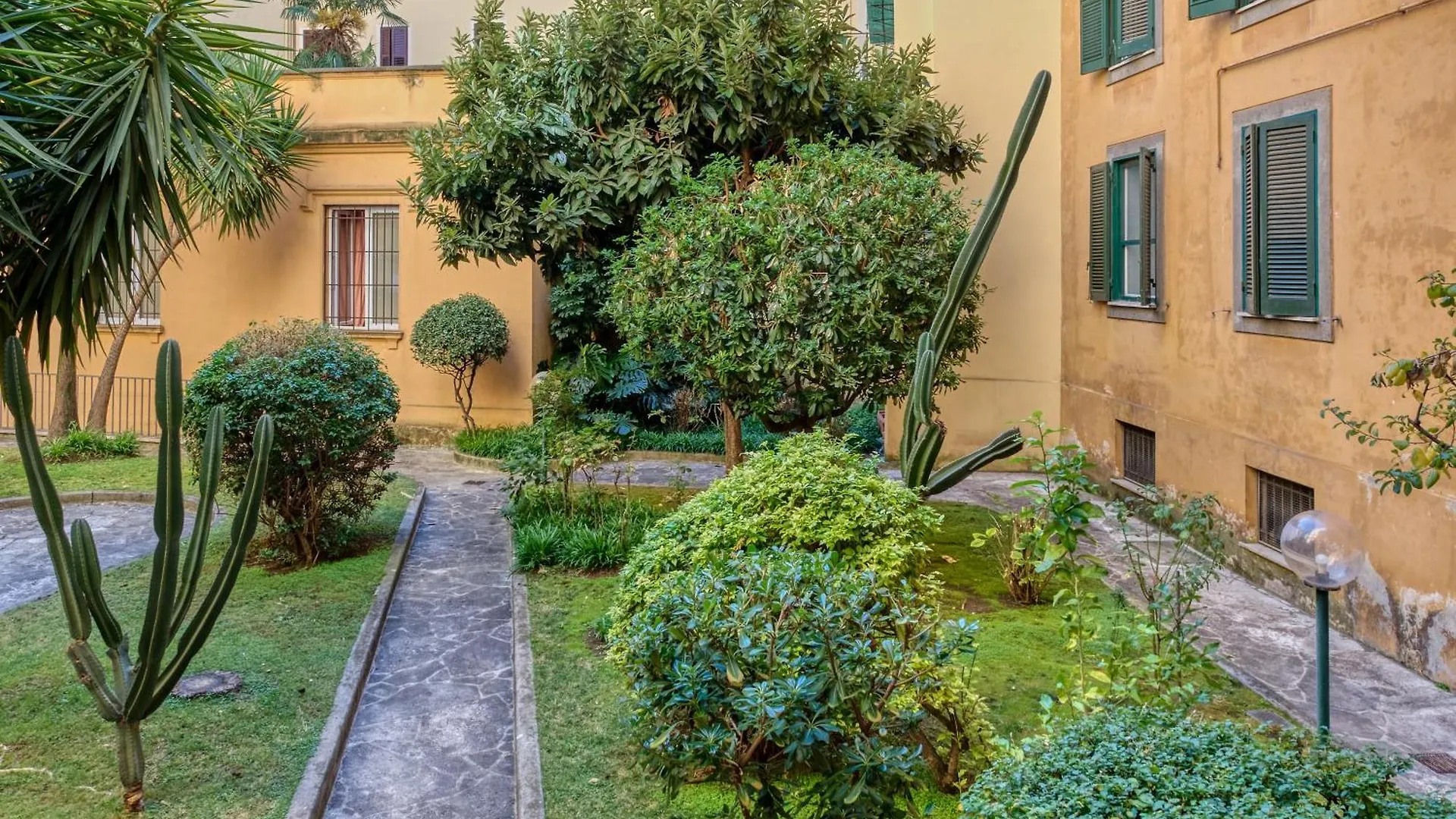Vespasiano Luxury Apartment For 4 Rome Italy