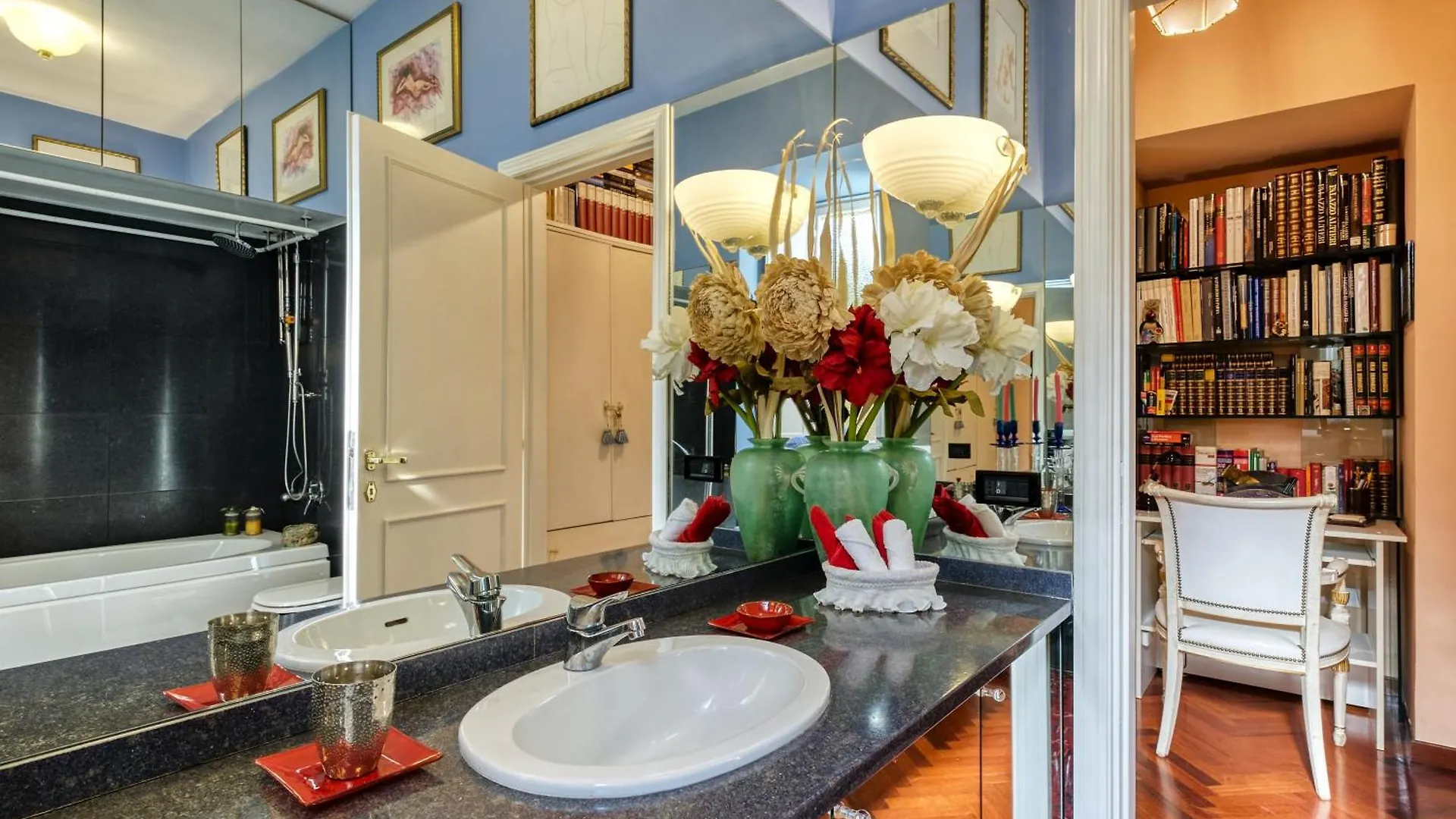 Vespasiano Luxury Apartment For 4 Rome Italy