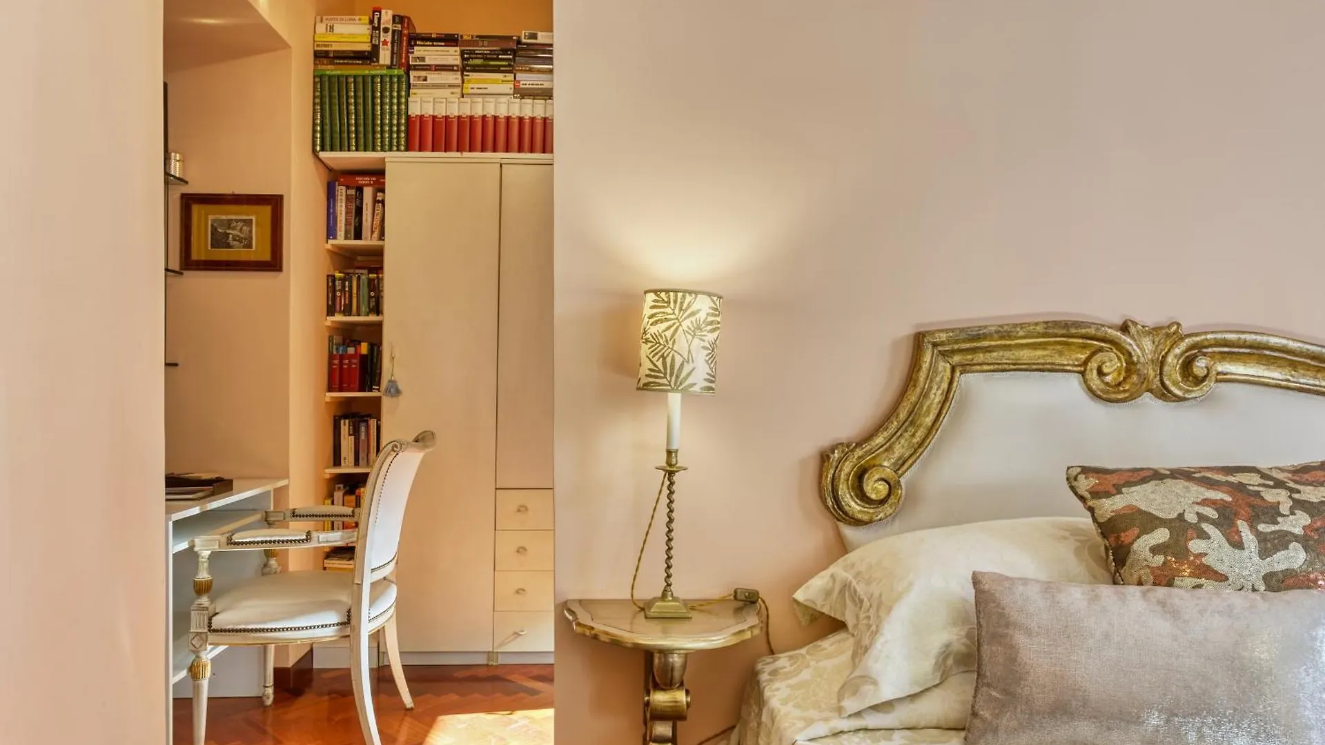 Vespasiano Luxury Apartment For 4 Rome 0*,  Italy