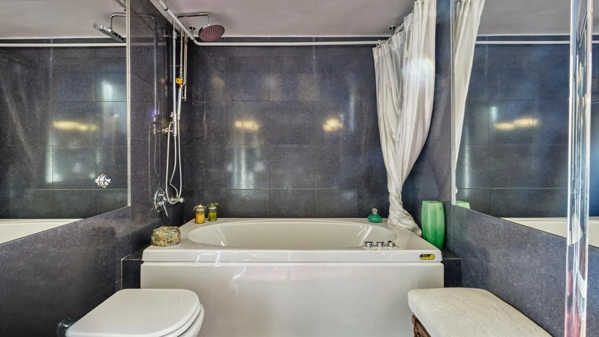 Vespasiano Luxury Apartment For 4 Rome